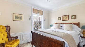 Double Room, Garden View | Individually decorated, individually furnished, blackout drapes