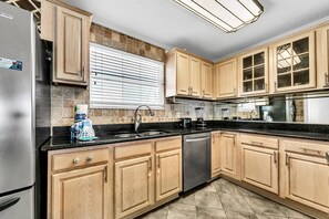 Condo, Multiple Beds (Canal Place 6) | Private kitchen - Canal Place 6 (Destin)