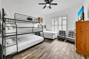 Rumah, Beberapa Tempat Tidur (A Summer Lovin) | 4 kamar tidur