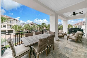 Outdoor dining - A Summer Lovin (Destin)