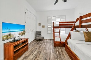 Talo, useita sänkyjä (A Summer Lovin) | 4 makuuhuonetta