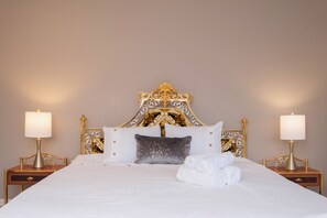 4 bedrooms, iron/ironing board, free WiFi, bed sheets - Spacious 4BR w/ Ensuites Mins to Downtown YVR UBC (Vancouver)
