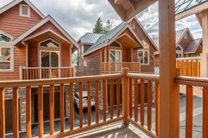 Property grounds - Walk to Village, Gondola, Shops + Free Shuttle! (Mammoth Lakes)