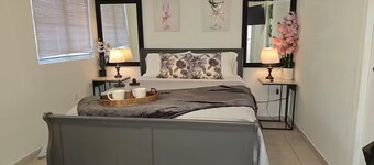 Mil Campanas Apt 3 / Camellia House
