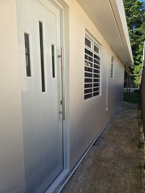 Exterior detail - Mil Campanas Apt 3 / Camellia House (Aguadilla Pueblo)