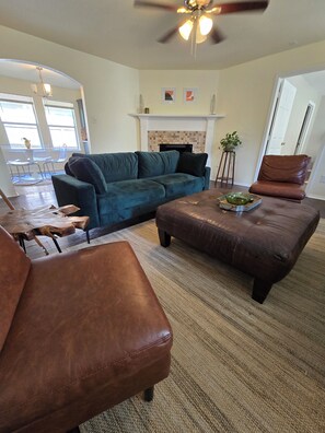 TV - Houston NRG & Medical Center Stays - Gated & Pet Friendly (Houston)
