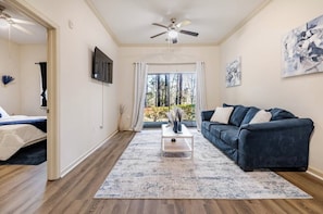 TV - The Blues Retreat 1BR with AC in Buckhead Atl (Atlanta)