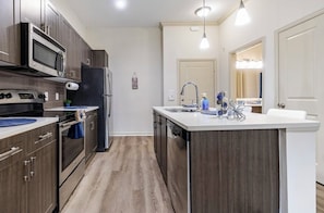 Microwave, oven, stovetop, dishwasher - The Blues Retreat 1BR with AC in Buckhead Atl (Atlanta)