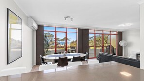 Interior - FREE NIGHT. Pay for 2 stay for 3 (Mollymook Beach)