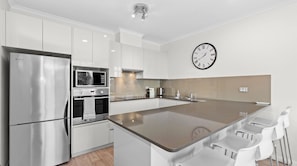 Fridge, microwave, oven, stovetop - FREE NIGHT. Pay for 2 stay for 3 (Mollymook Beach)