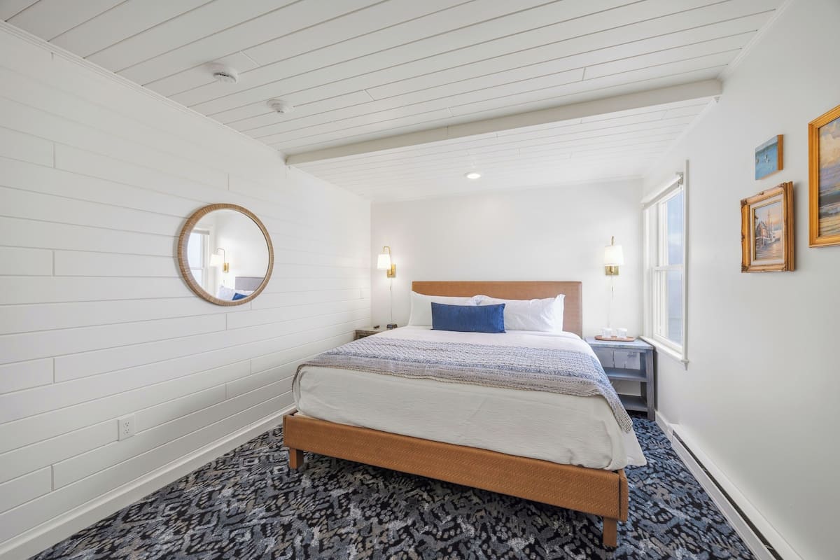 Standard Double Room, Partial Ocean View
