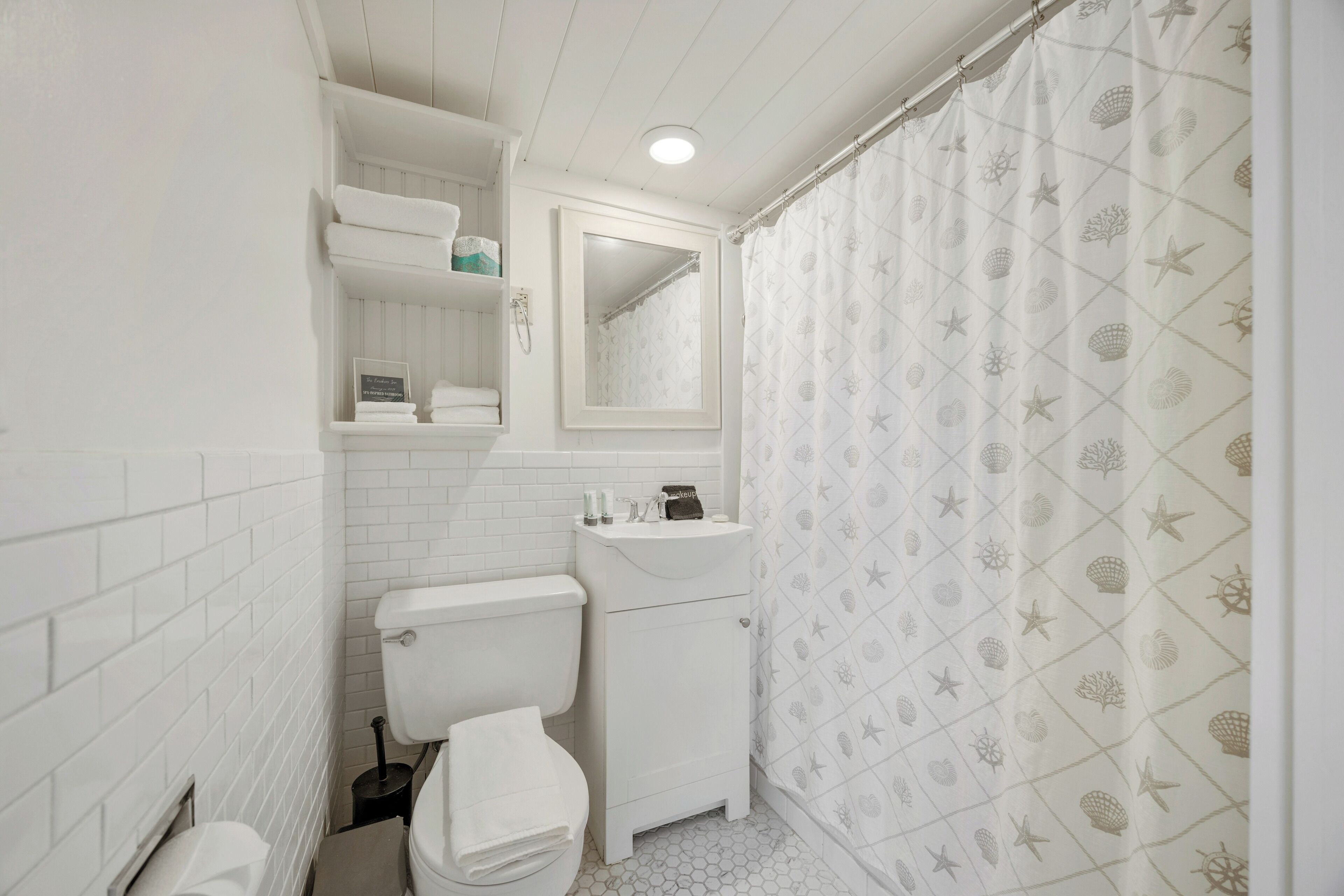 Comfort Double Room, Garden View | Bathroom | Shower, towels, soap, shampoo