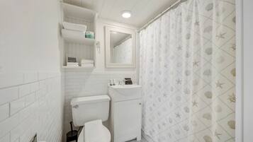 Comfort Double Room, Garden View | Bathroom | Shower, towels, soap, shampoo