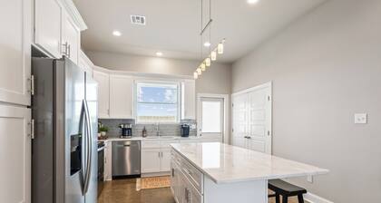 Brand New Townhome Metairie Center Shopping Area Youngsville