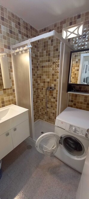 Shower, hair dryer, towels - SUNNY GEMINIS (Calpe)