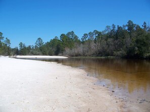 Beach - Family-Friendly Cottage Retreat w/Fire Pit (Milton)