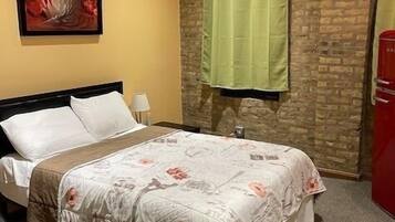 1 slaapkamer, een strijkplank/strijkijzer, internet, beddengoed