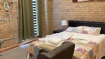 1 slaapkamer, een strijkplank/strijkijzer, internet, beddengoed