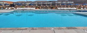 Pool - 3 Masters w/ King Beds, Pool, Hot Tub & Pickleball near Zion (Washington)