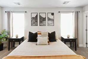 3 bedrooms, iron/ironing board, WiFi, bed sheets - 3 Masters w/ King Beds, Pool, Hot Tub & Pickleball near Zion (Washington)