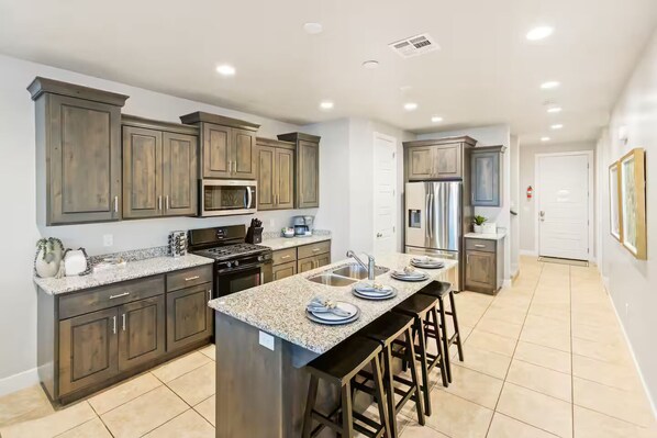 Private kitchen - Poolside w/ 3 King Beds, Private Hot Tub, Gym, EV Charger & WiFi (Washington)