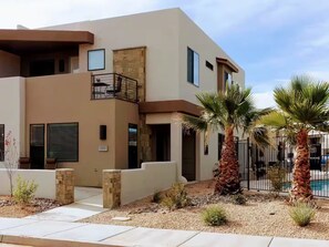 Exterior - Poolside w/ 3 King Beds, Private Hot Tub, Gym, EV Charger & WiFi (Washington)