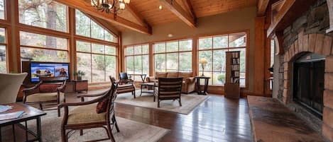 Télévision, cheminée