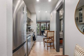 Fridge, microwave, oven, stovetop - Mt Bachelor Base: Studio+Bunk Nook, Hot Tub, Pool (Seventh Mountain)