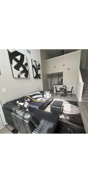 Living area - Luxury Buckhead Loft (Atlanta)