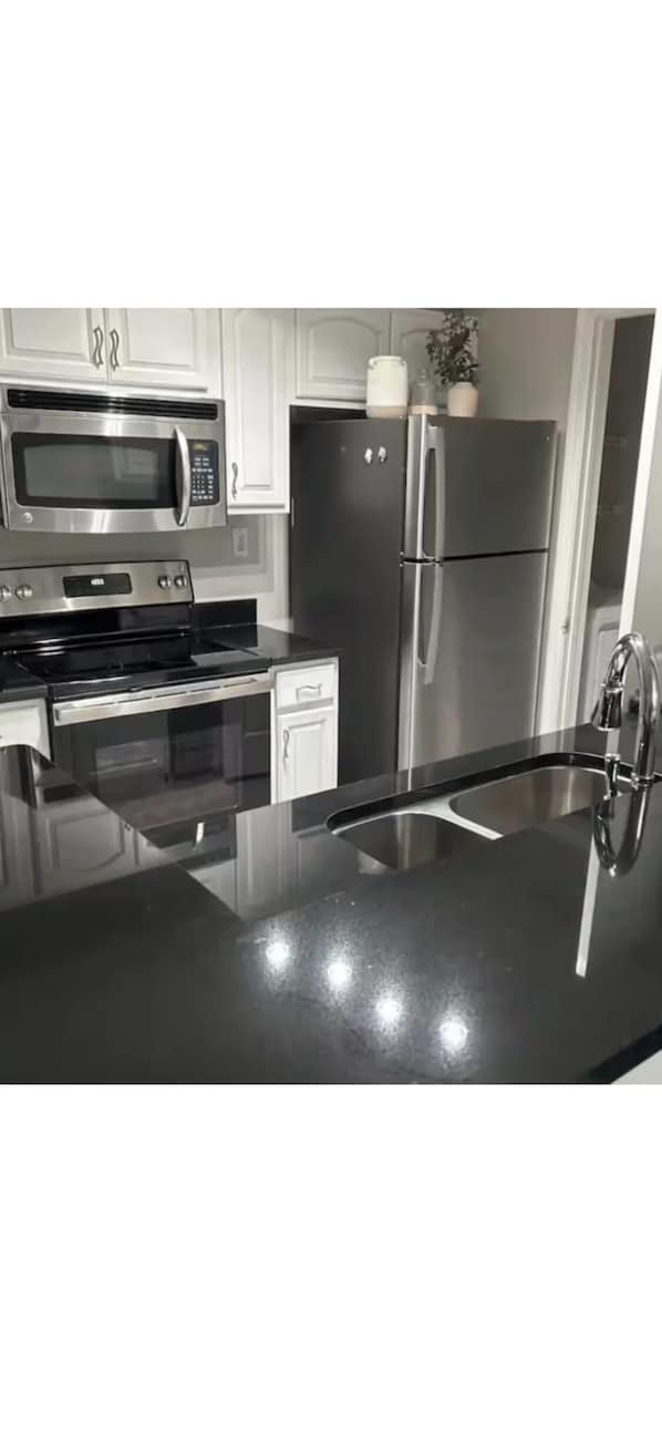 Private kitchen - Luxury Buckhead Loft (Atlanta)