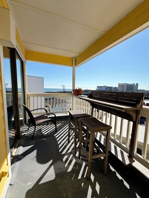 Interior - Cozy condo with ocean views by Carolina Beach Boardwalk (Carolina Beach)
