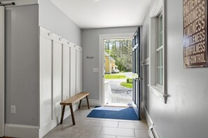 Interior - New! Perfect for families and larger groups seeking comfort and gathering space! (Edgecomb)