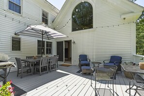 Outdoor dining - New! Perfect for families and larger groups seeking comfort and gathering space! (Edgecomb)