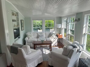 TV - New! Steps away from the heart of the Harbor! (Boothbay Harbor)