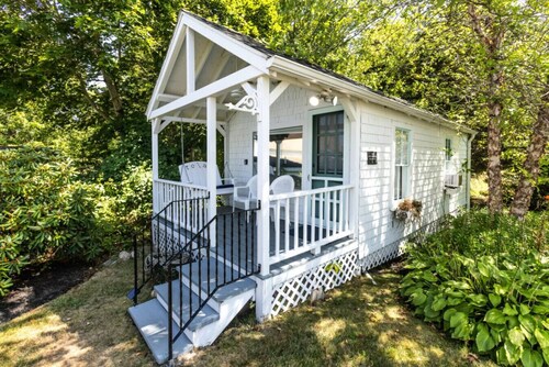 New! Perfect for couples, solo travelers, or as extra space for larger groups!