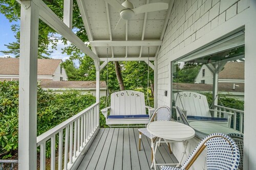 New! Perfect for couples, solo travelers, or as extra space for larger groups!