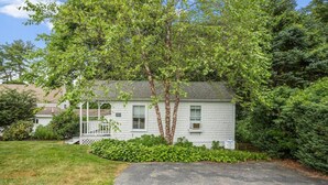 Property grounds - New! Perfect for couples, solo travelers, or as extra space for larger groups! (Boothbay Harbor)