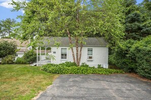 Property grounds - New! Perfect for couples, solo travelers, or as extra space for larger groups! (Boothbay Harbor)
