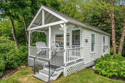 New! Perfect for couples, solo travelers, or as extra space for larger groups!