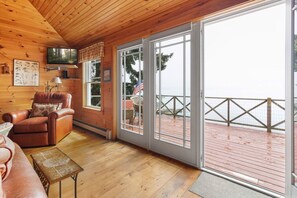 TV, books - New! A stylish and comfortable home designed for relaxation and convenience! (Boothbay Harbor)