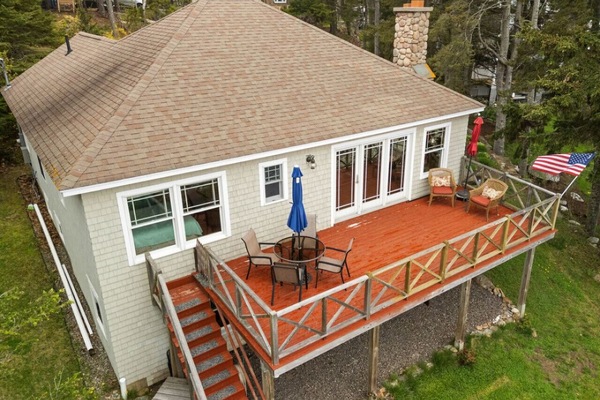 Welcome to Wood Cottage - a comfortable waterfront Sea Maine home