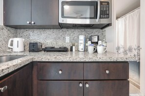Private kitchenette - Boutique Apartments Castle Beach (Miami Beach)