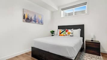 Desk, WiFi, bed sheets