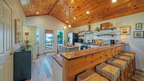 Relaxed Port Aransas Home Near Beach, Dining, and Island Fun At Last by Avantstay