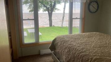 2 bedrooms, bed sheets