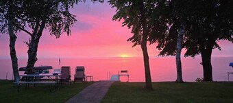 Door County, Bay of Green Bay Waterfront Cottage. Fantastic Sunsets