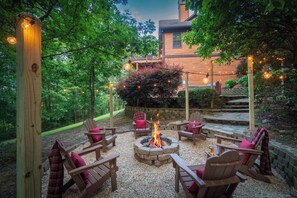 Terrace/patio - Golden Ridge Lodge - Hot Tub - Games - Mtn Views (Helen)