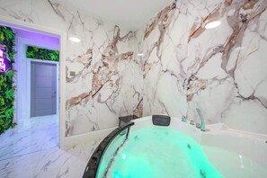 Interior - Spacious 6BR Escape | Hot Tub, Game Room & Karaoke (West Yorkshire)