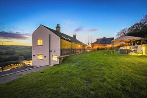 Property grounds - Spacious 6BR Escape | Hot Tub, Game Room & Karaoke (West Yorkshire)