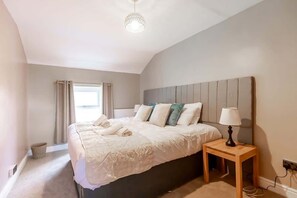 5 habitaciones, tabla de planchar con plancha, wifi y ropa de cama 